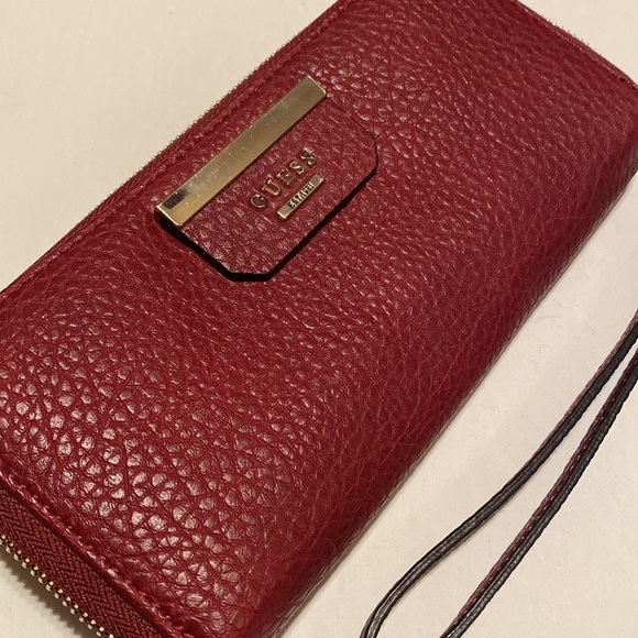 Guess Large Red Leather Bobbi Zip Around Wallet Wristlet - Picture 4 of 6